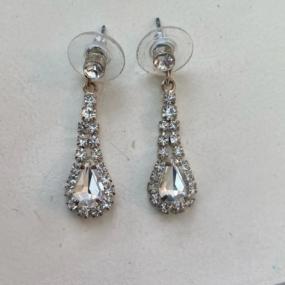 Beautiful Rhinestone Drop Earrings - In perfect condition! 💎 🤍